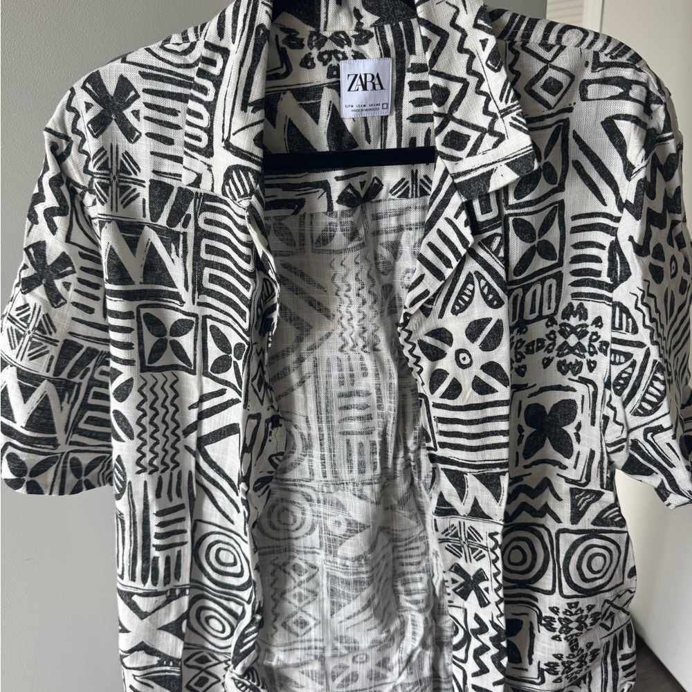 Zara Black and White Casual Button Down Shirt with Geometric Pattern